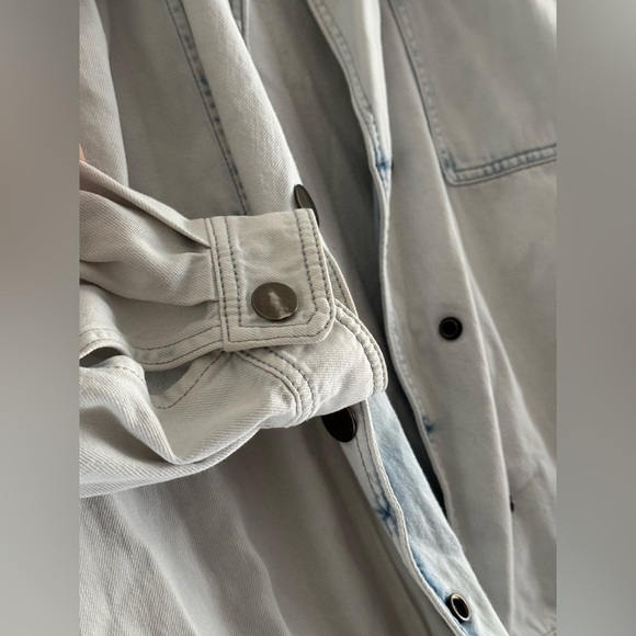 Cabi oversized jean jacket. Bleach washed denim jacket size small ‘Drew’ Style - Picture 12 of 16